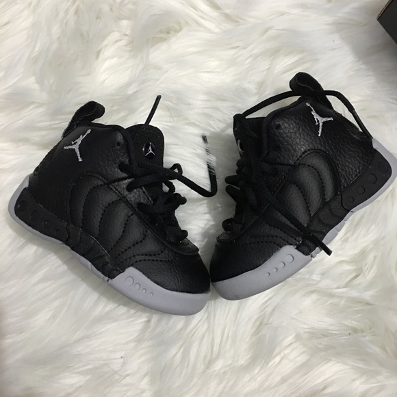 boys jordans black